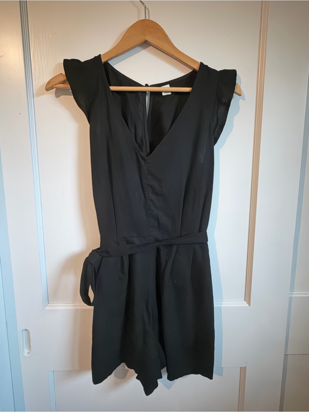 Old Navy Black V-Neck Sleeveless Mini Romper - XS